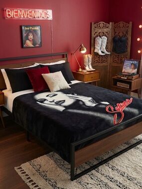SELENA Plush Portrait Blanket COVER 92” x 78” SIEMPRE SELENA QUEEN COMFORTER